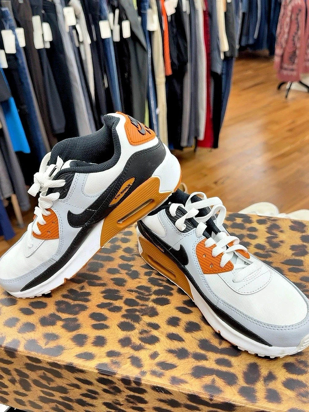 Nike Air Max 90 LTR, style CD6864-023, Youth 5Y (23.5 cm). Wmns 6.5 Black Orange